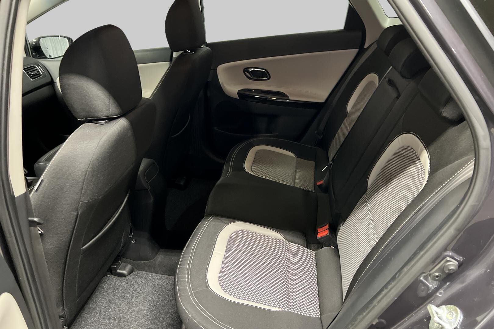 Kia cee'd iso kuva 10