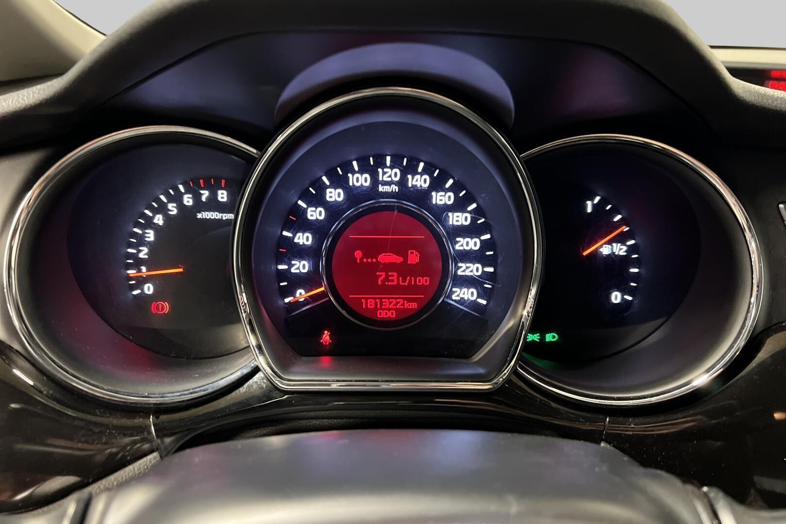 Kia cee'd iso kuva 14