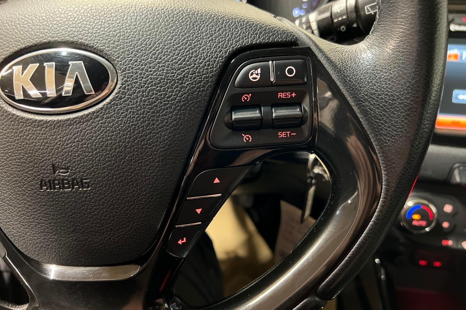 Kia cee'd iso kuva 18