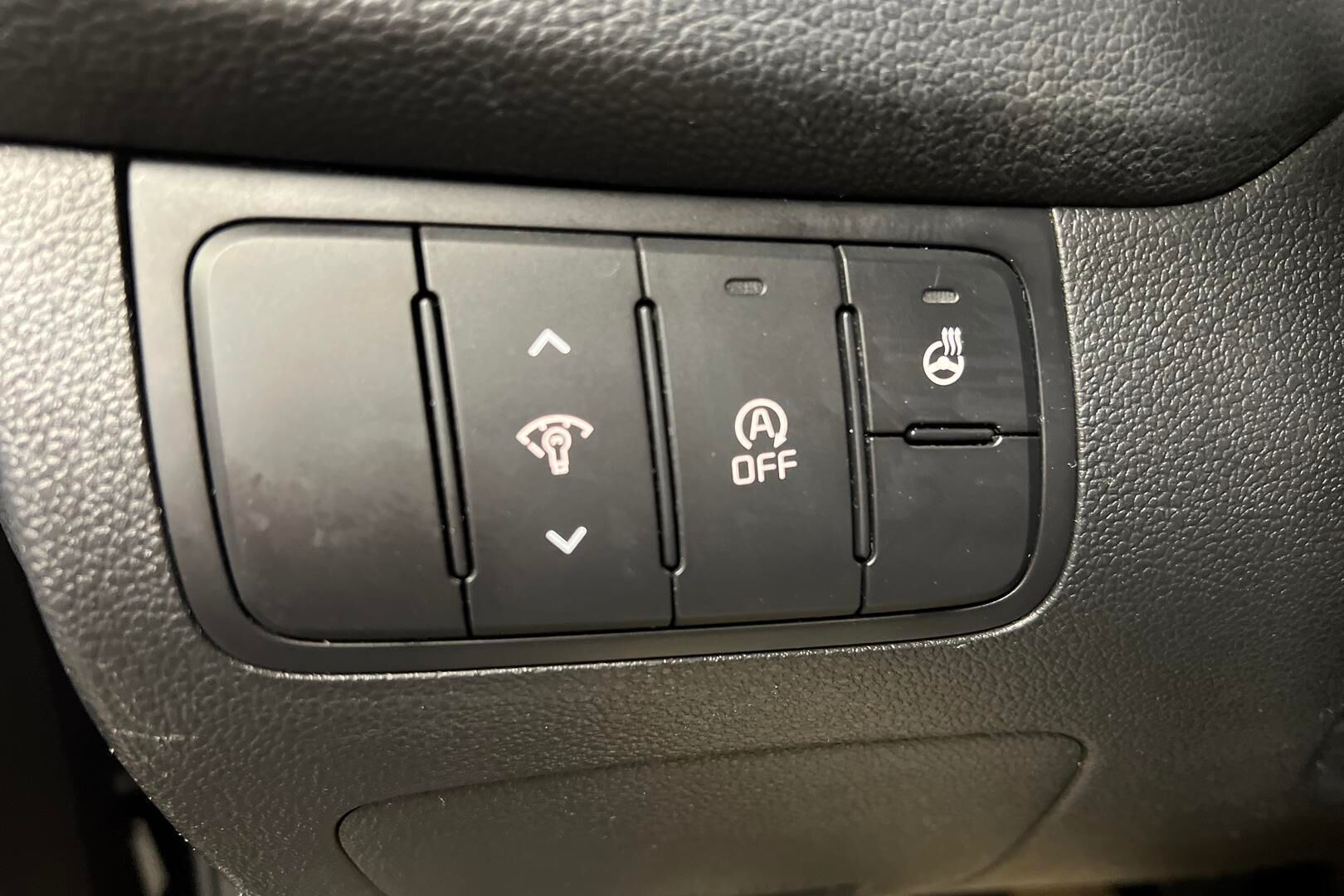 Kia cee'd iso kuva 19