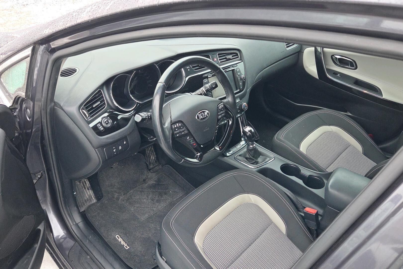 Kia cee'd iso kuva 2