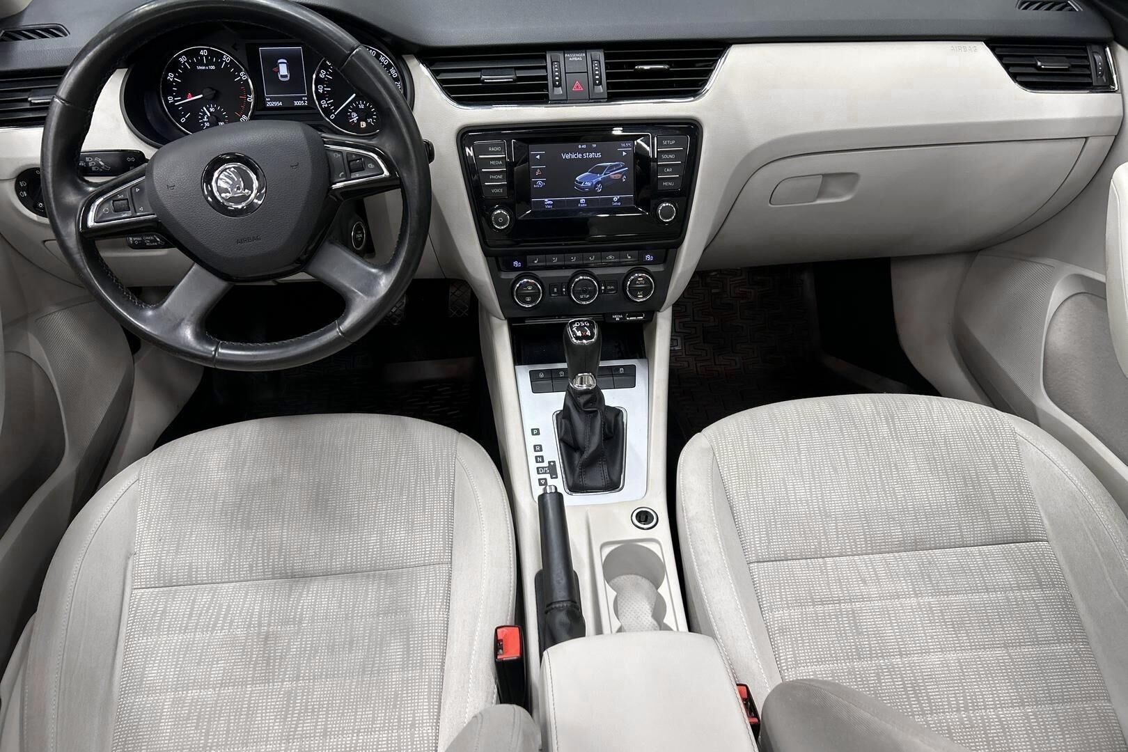 Skoda Octavia iso kuva 11