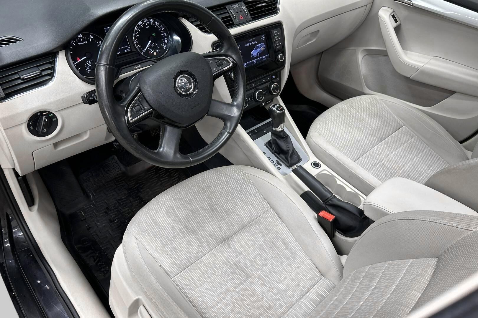 Skoda Octavia iso kuva 9