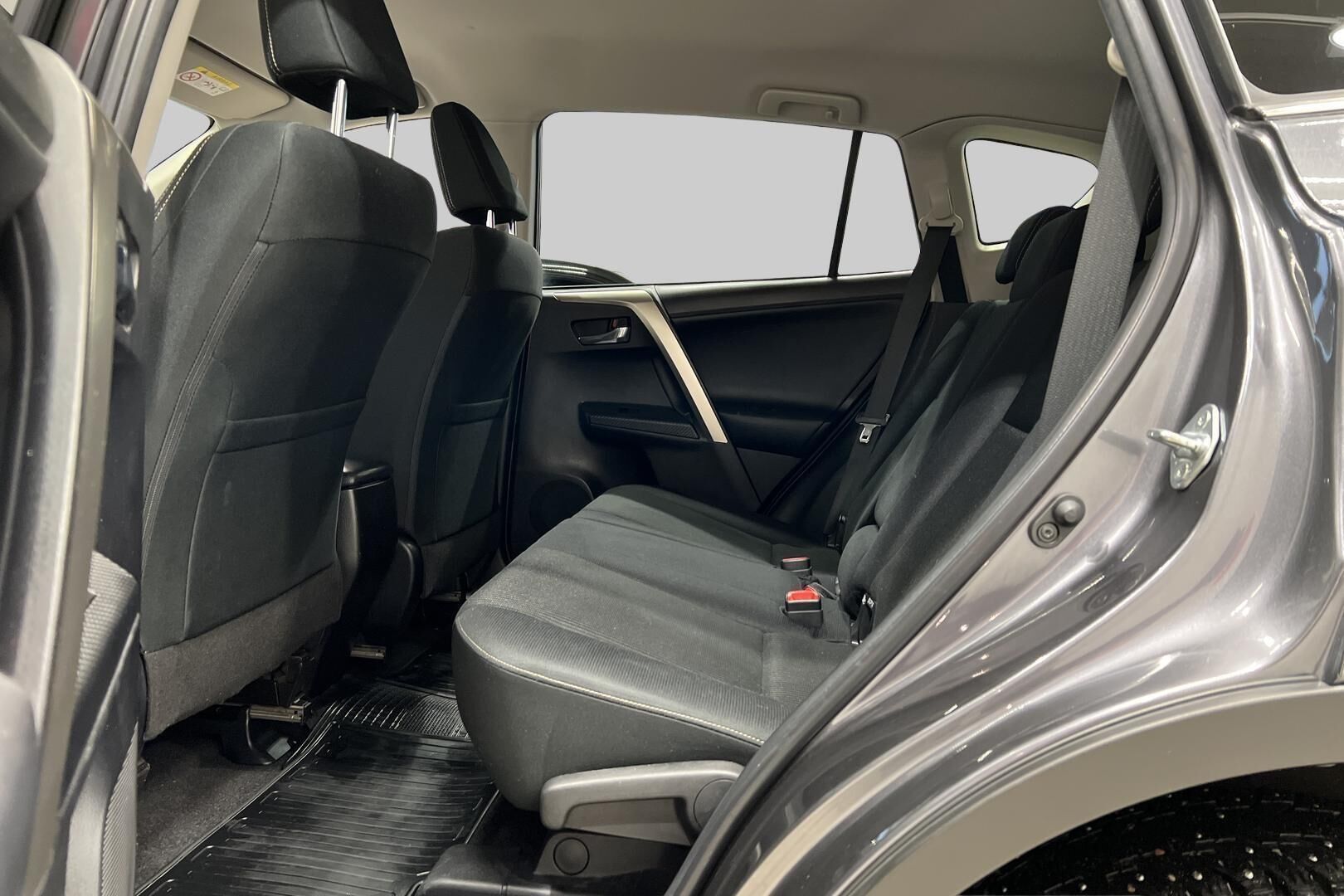 Toyota RAV4 iso kuva 28