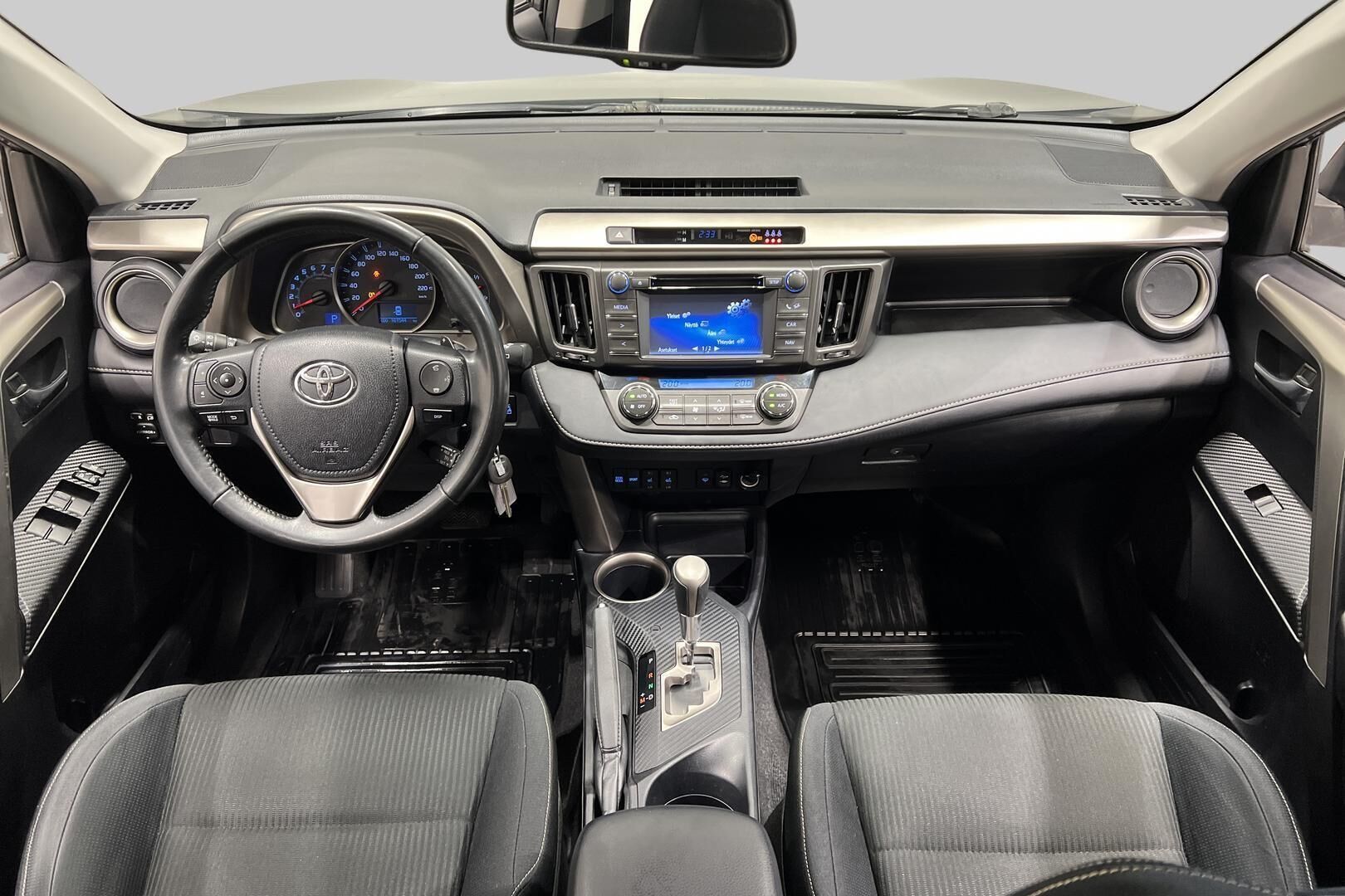 Toyota RAV4 iso kuva 9