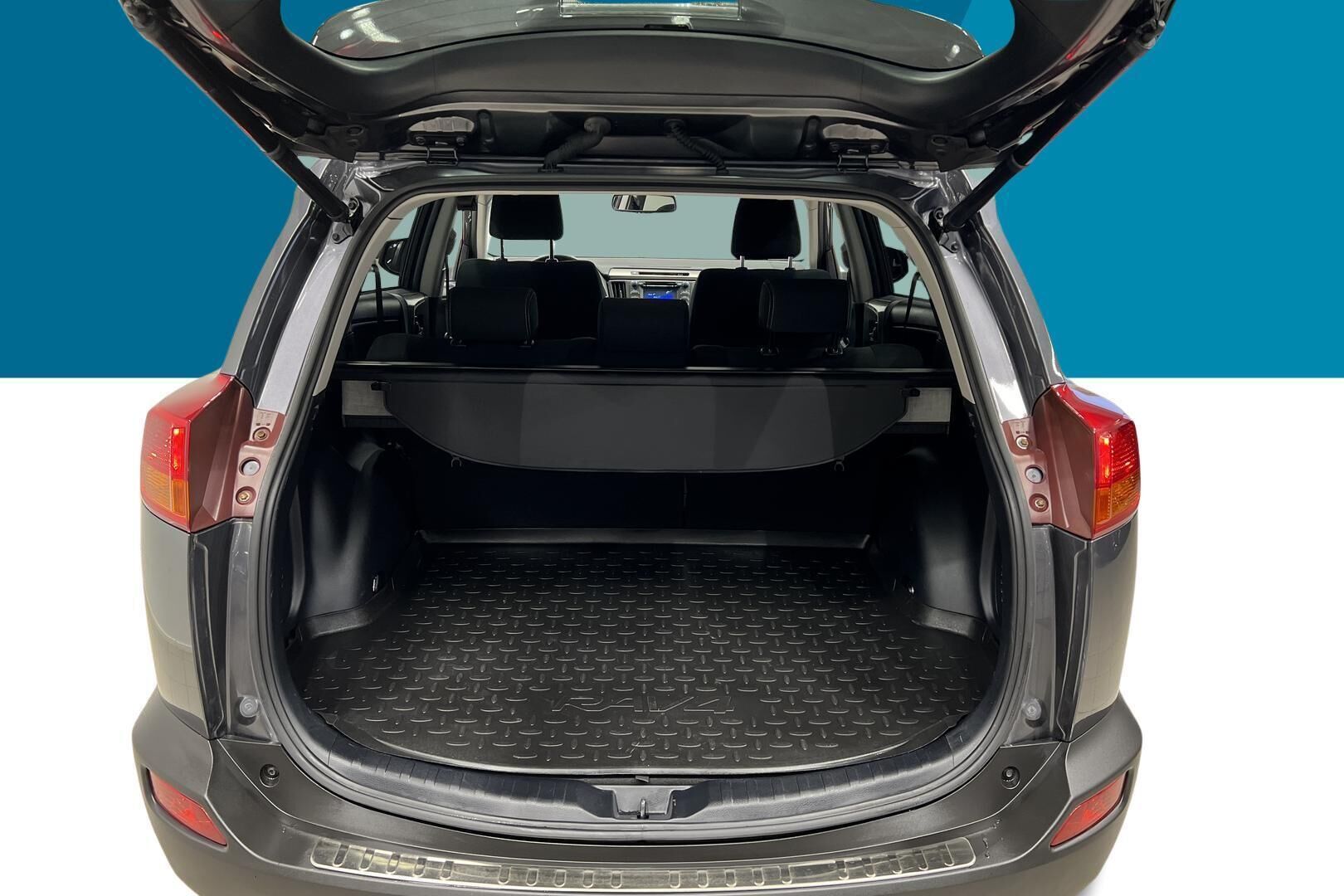 Toyota RAV4 iso kuva 10