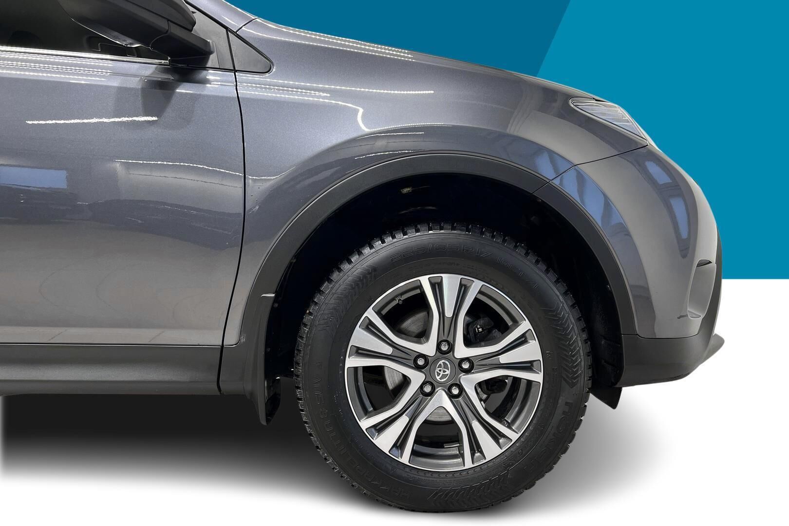 Toyota RAV4 iso kuva 11