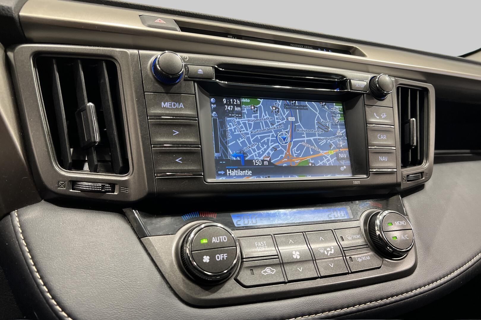 Toyota RAV4 iso kuva 29