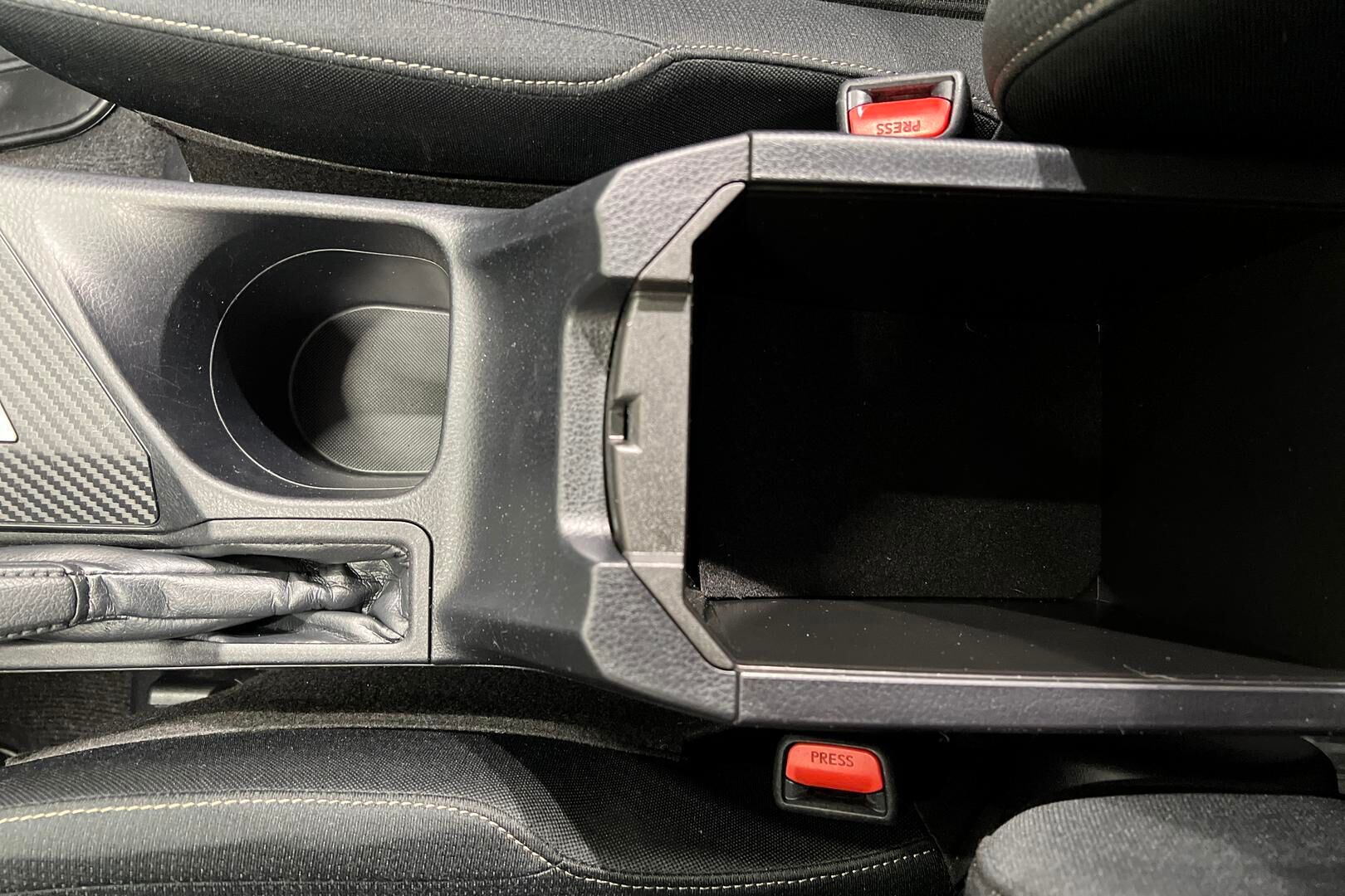 Toyota RAV4 iso kuva 17