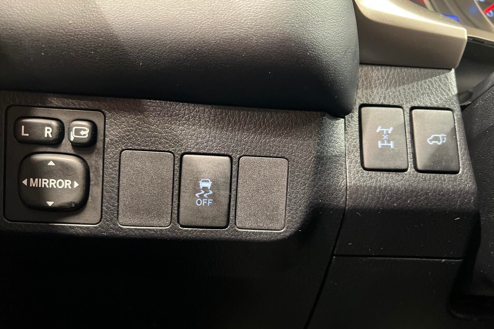 Toyota RAV4 iso kuva 21