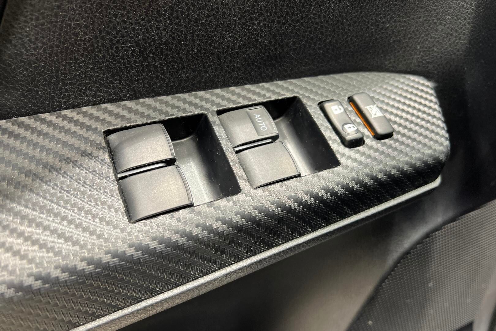 Toyota RAV4 iso kuva 22