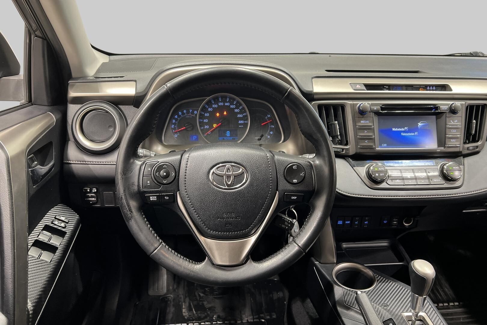 Toyota RAV4 iso kuva 23