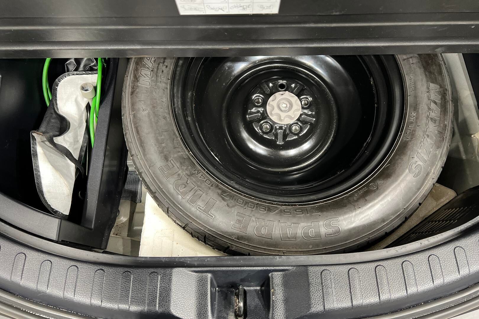 Toyota RAV4 iso kuva 30