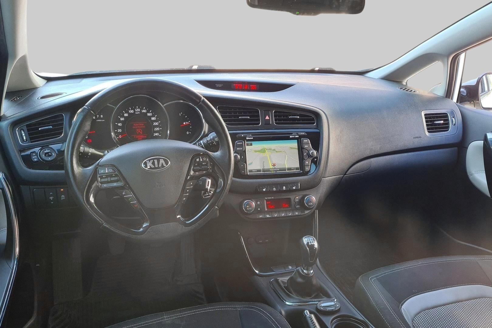 Kia cee'd iso kuva 1