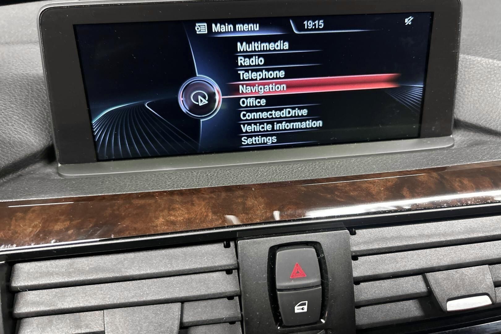 BMW 3-sarja iso kuva 14