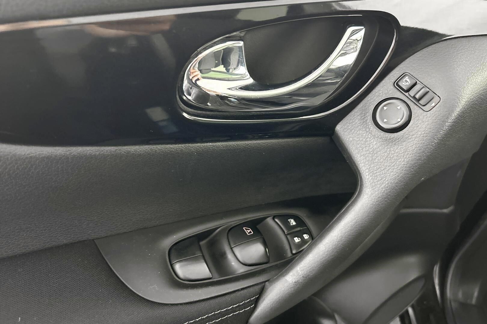 Nissan Qashqai iso kuva 24