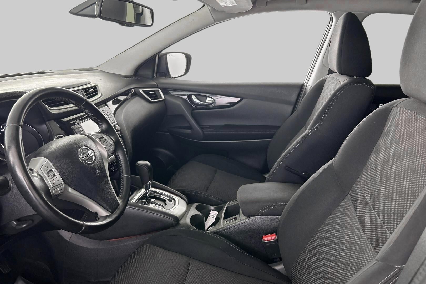 Nissan Qashqai iso kuva 9
