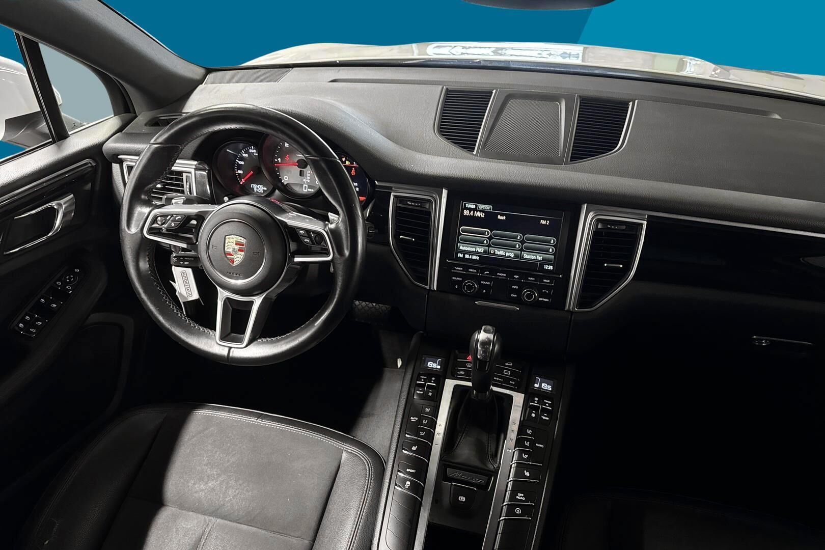 Porsche Macan iso kuva 10