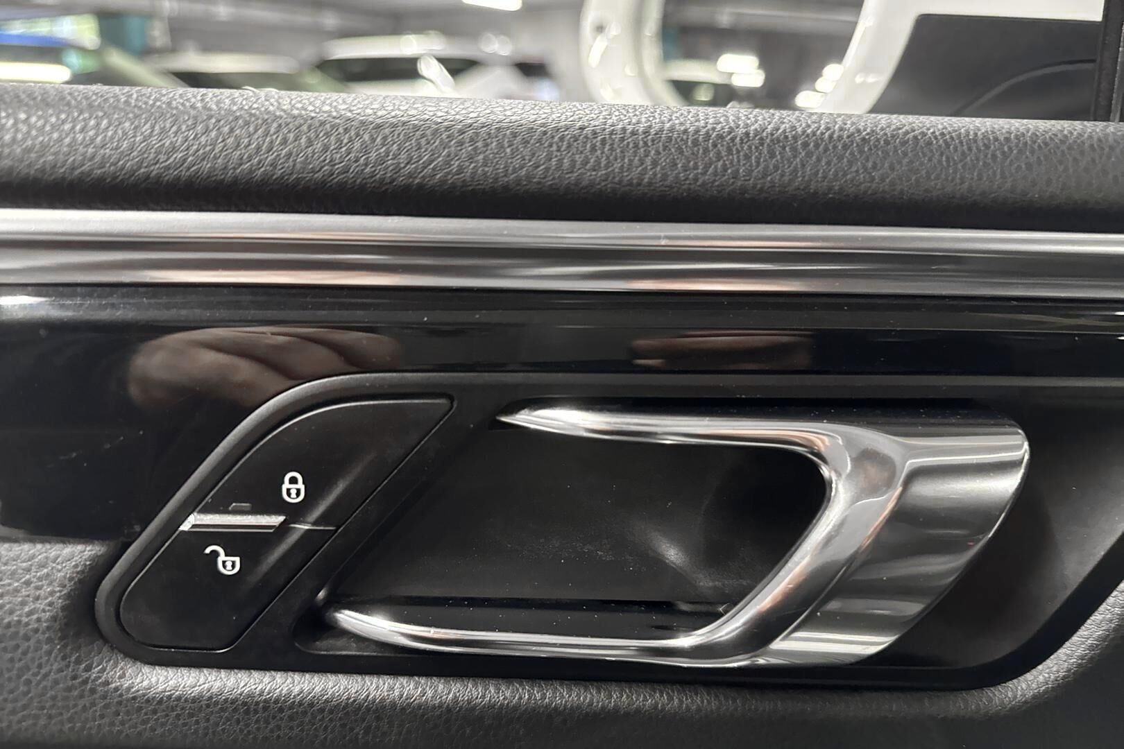 Porsche Macan iso kuva 22