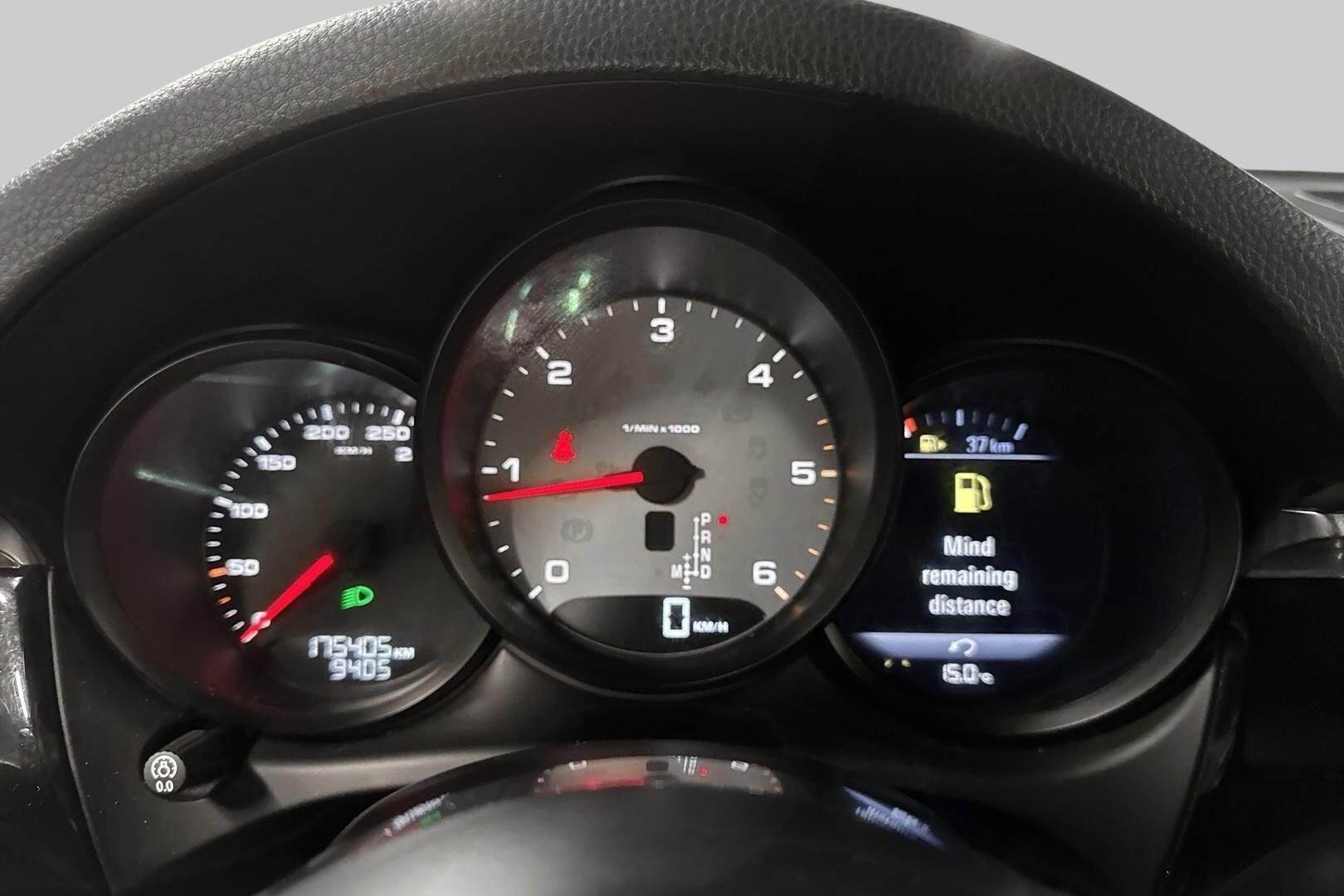 Porsche Macan iso kuva 28