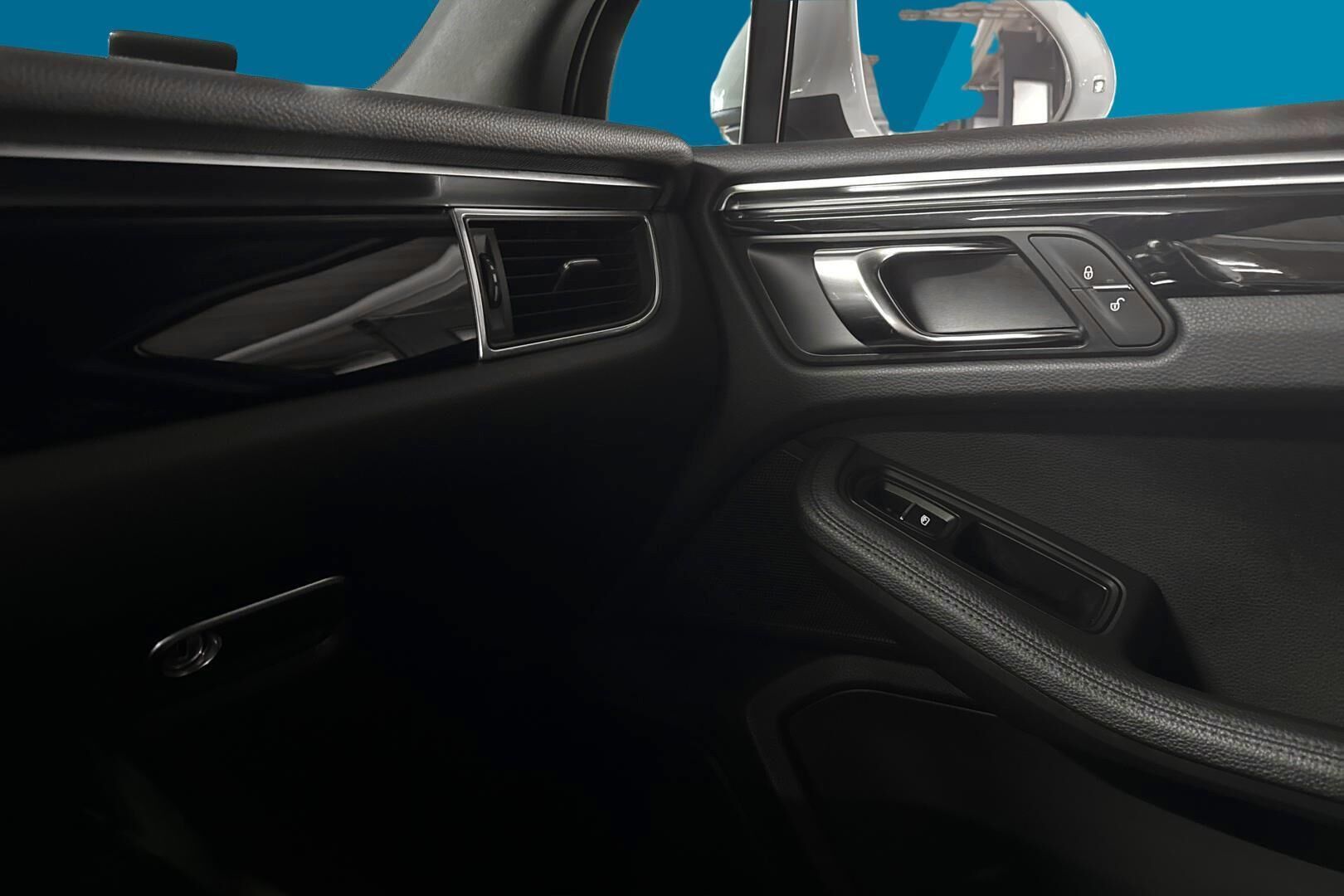 Porsche Macan iso kuva 33