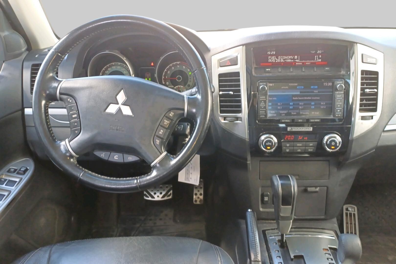 Mitsubishi Pajero iso kuva 2