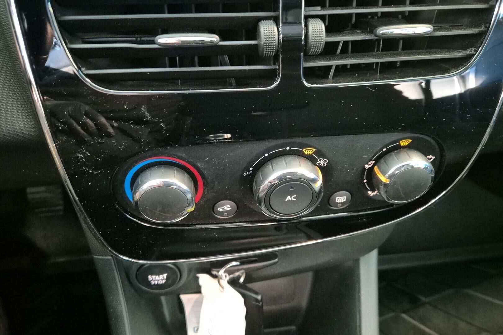 Renault Clio iso kuva 16