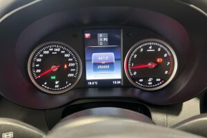 Mercedes-Benz C esikatselu 13