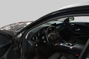 Mercedes-Benz C esikatselu 2