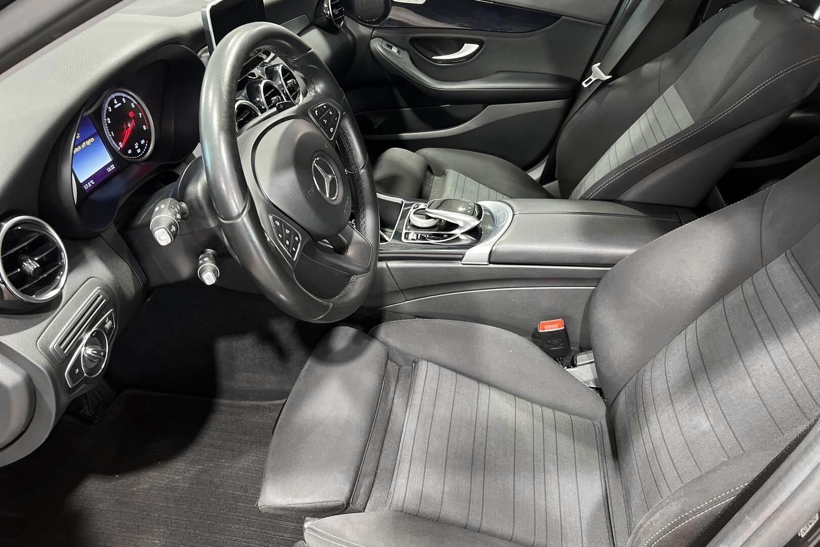 Mercedes-Benz C iso kuva 7