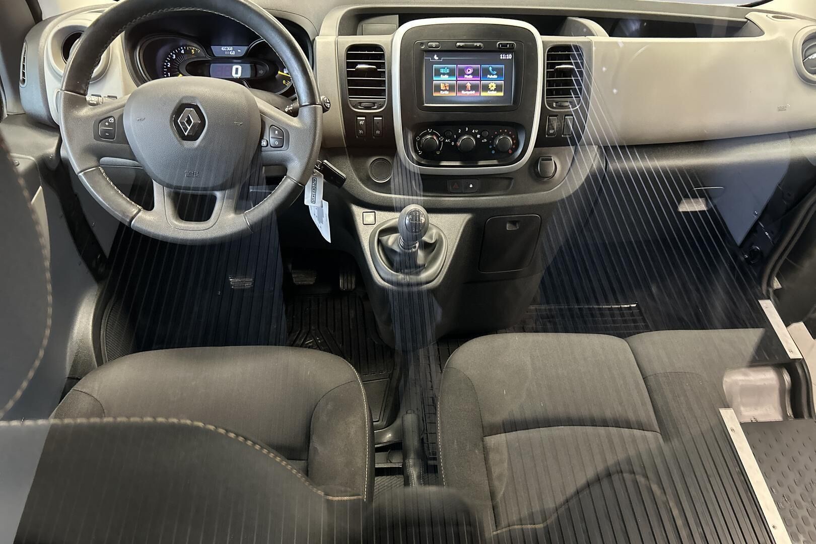 Renault Trafic iso kuva 24