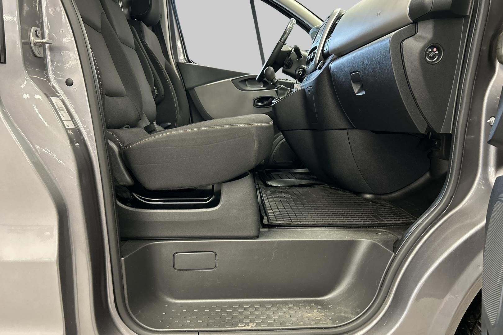 Renault Trafic iso kuva 26