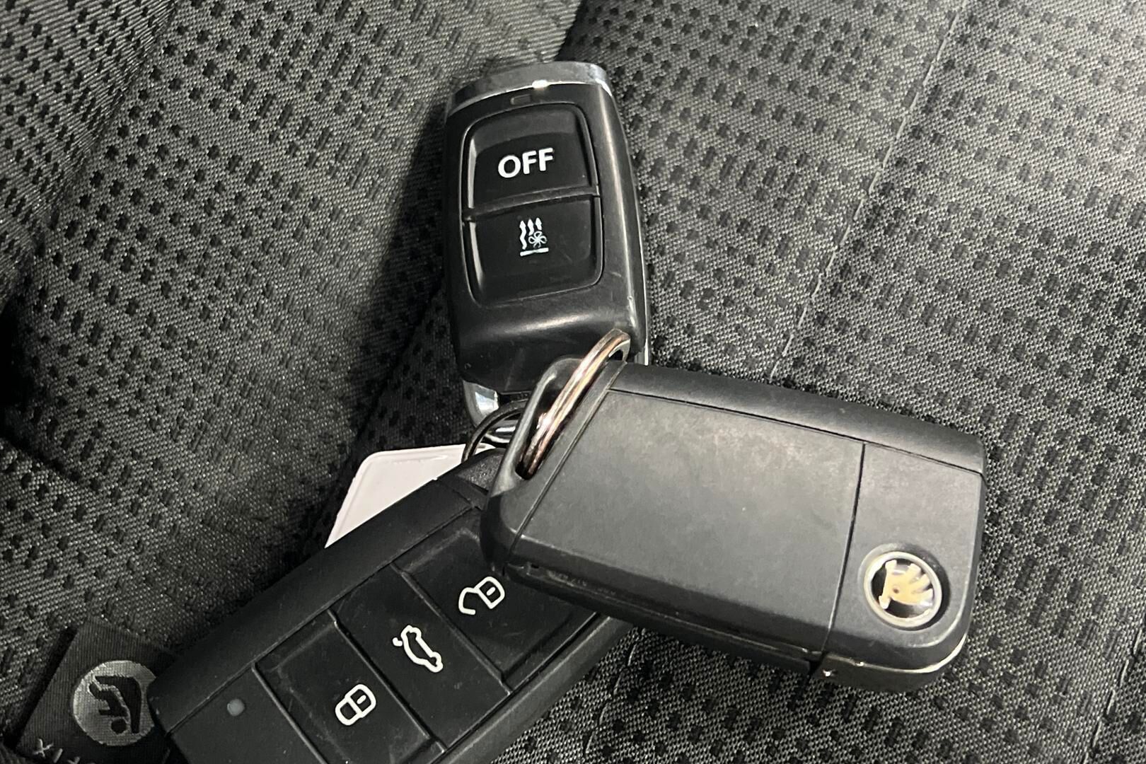 Skoda Octavia iso kuva 21