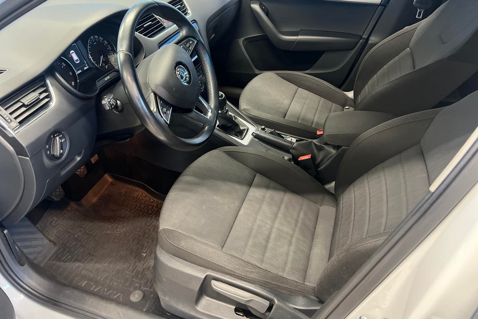 Skoda Octavia iso kuva 9