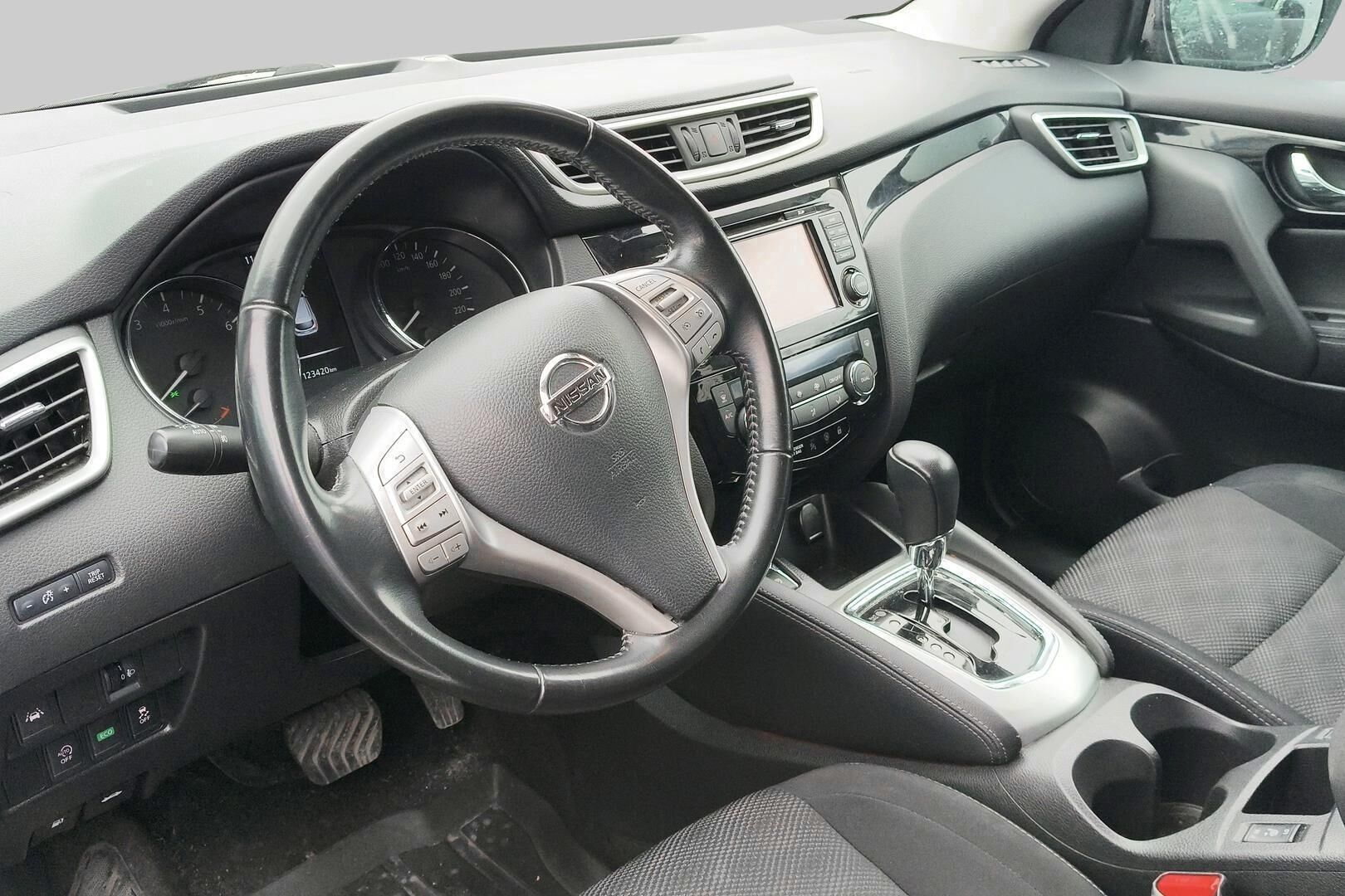 Nissan Qashqai iso kuva 2