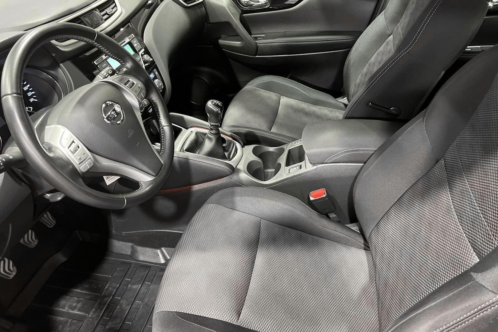 Nissan Qashqai iso kuva 9