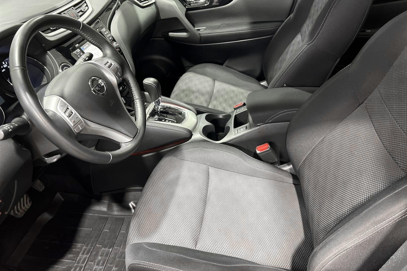 Nissan Qashqai iso kuva 8