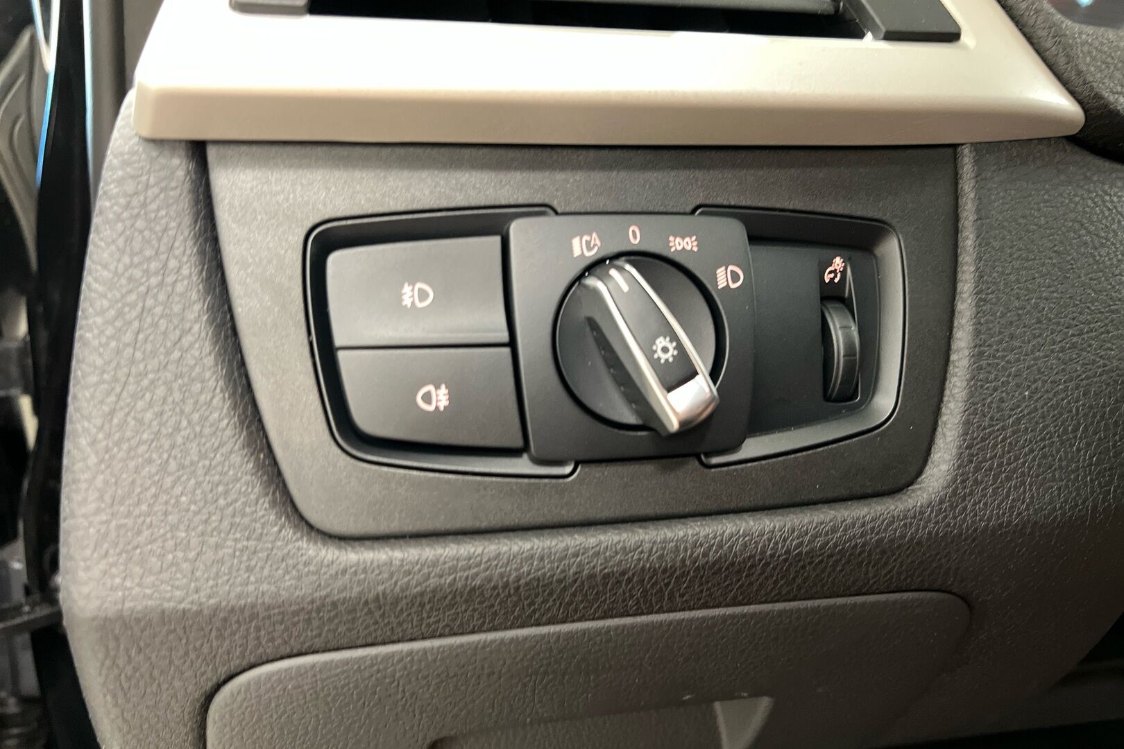 BMW 3-sarja iso kuva 17