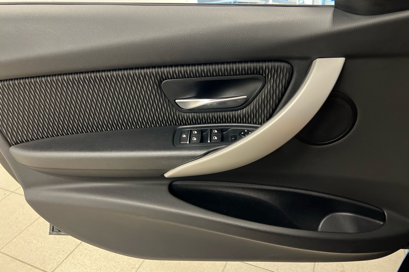 BMW 3-sarja iso kuva 18