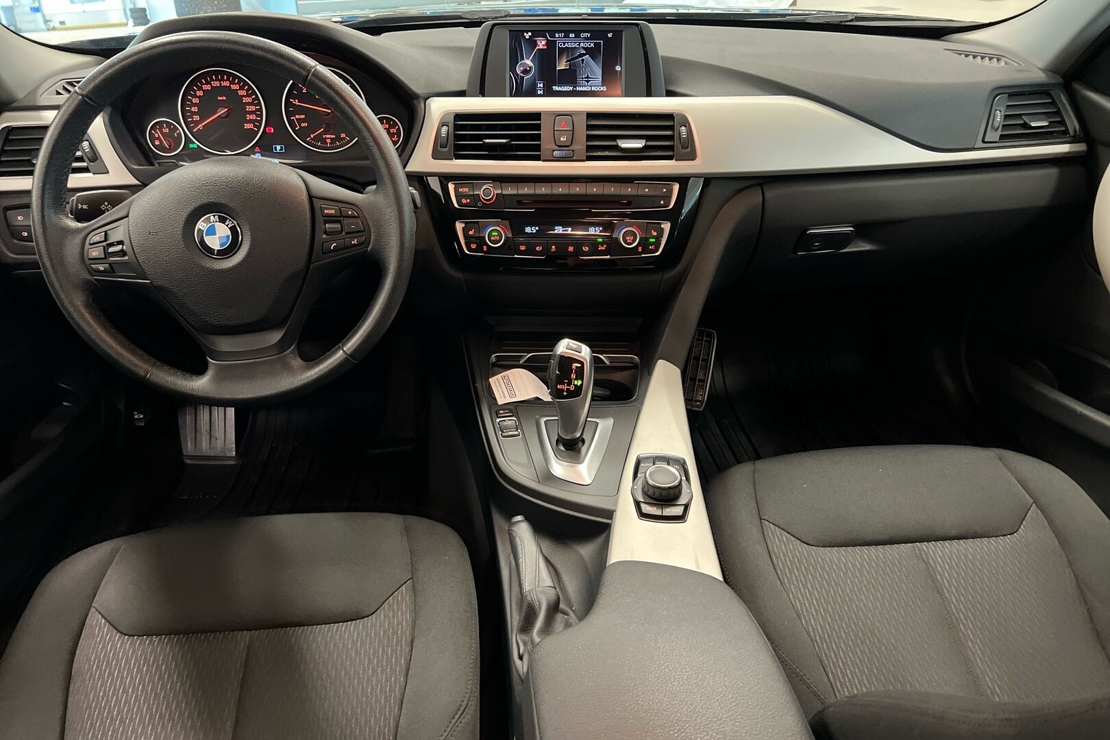 BMW 3-sarja iso kuva 19