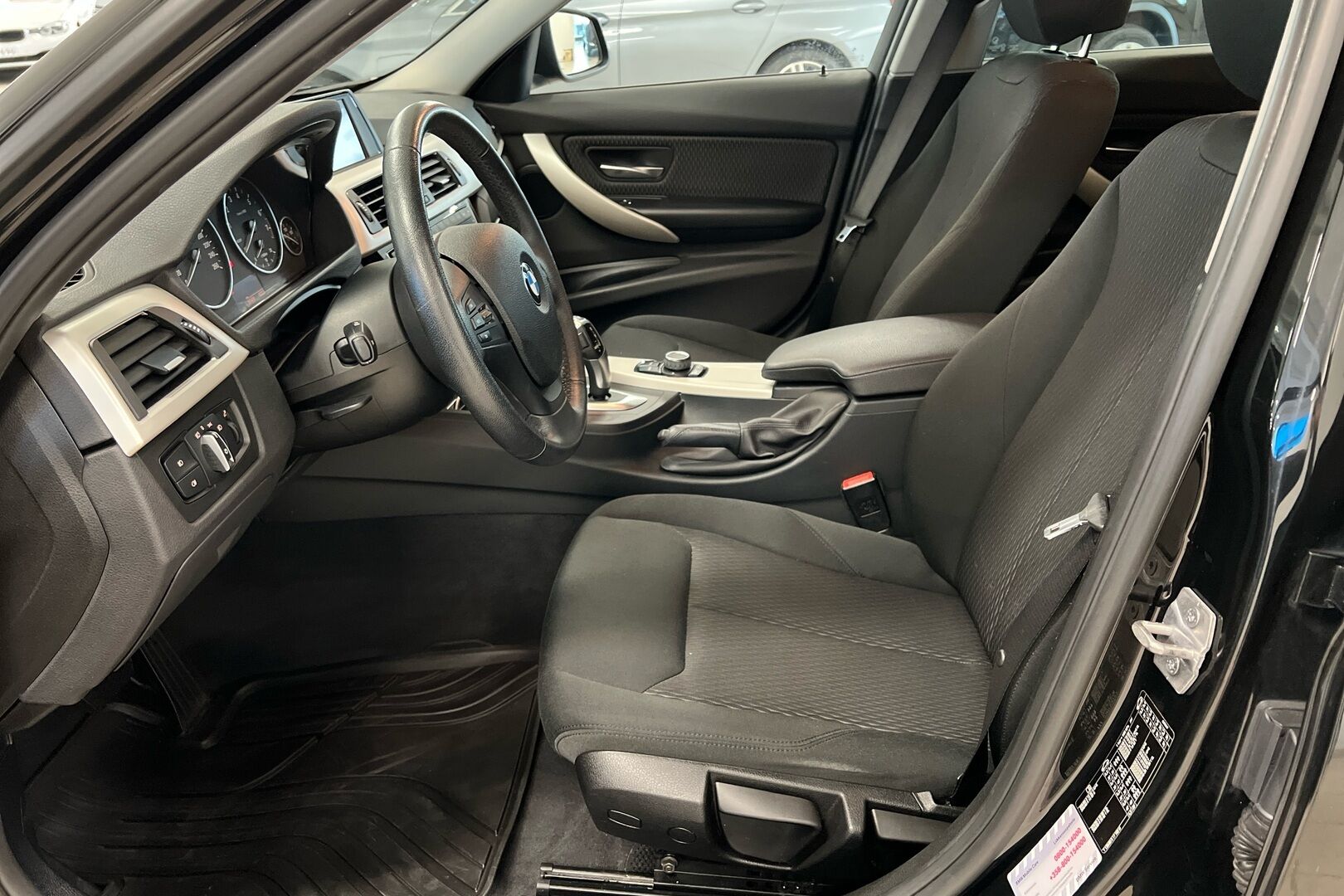 BMW 3-sarja iso kuva 8