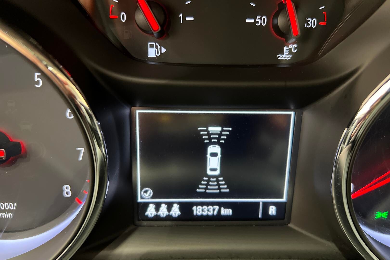 Opel Astra iso kuva 16