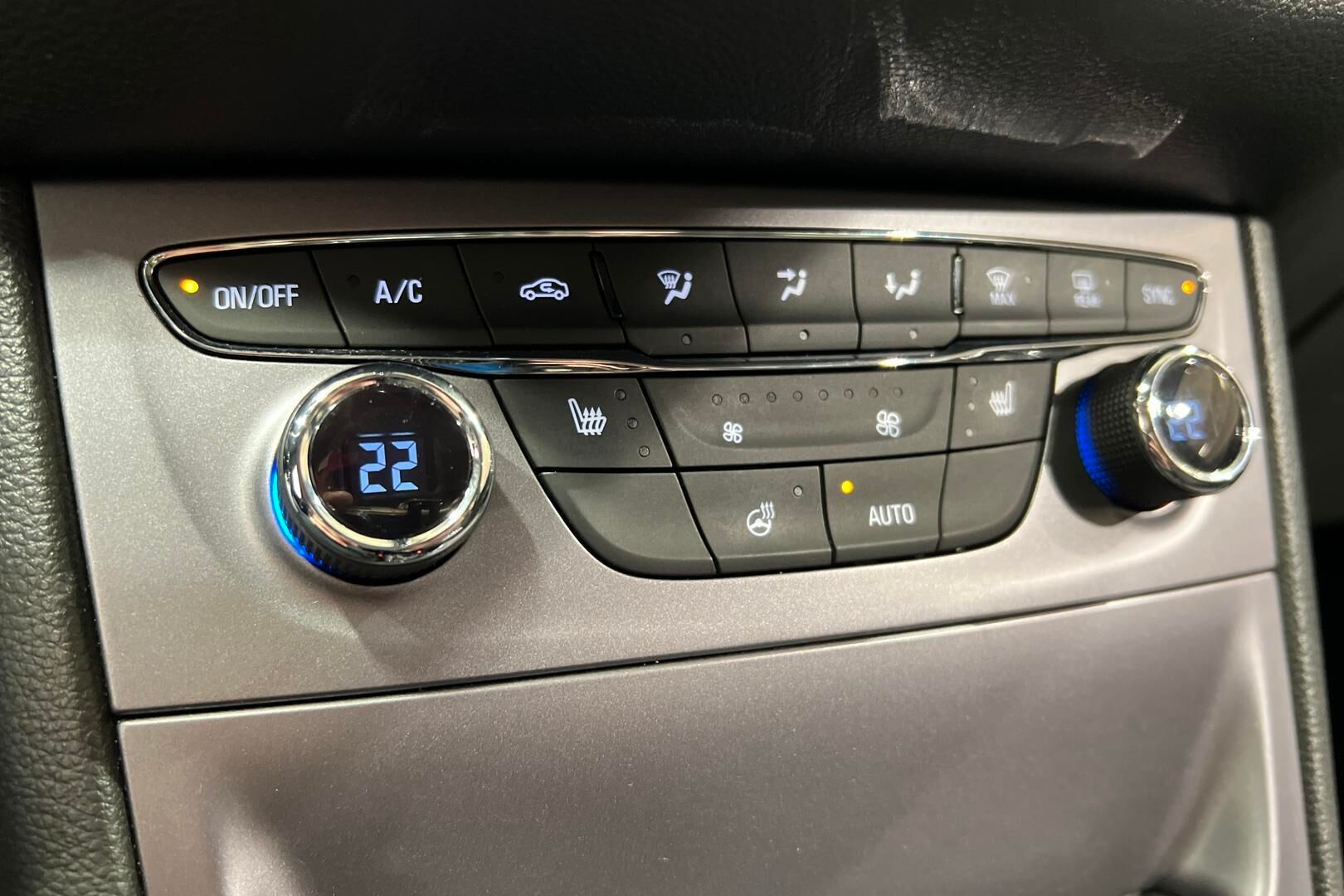 Opel Astra iso kuva 18