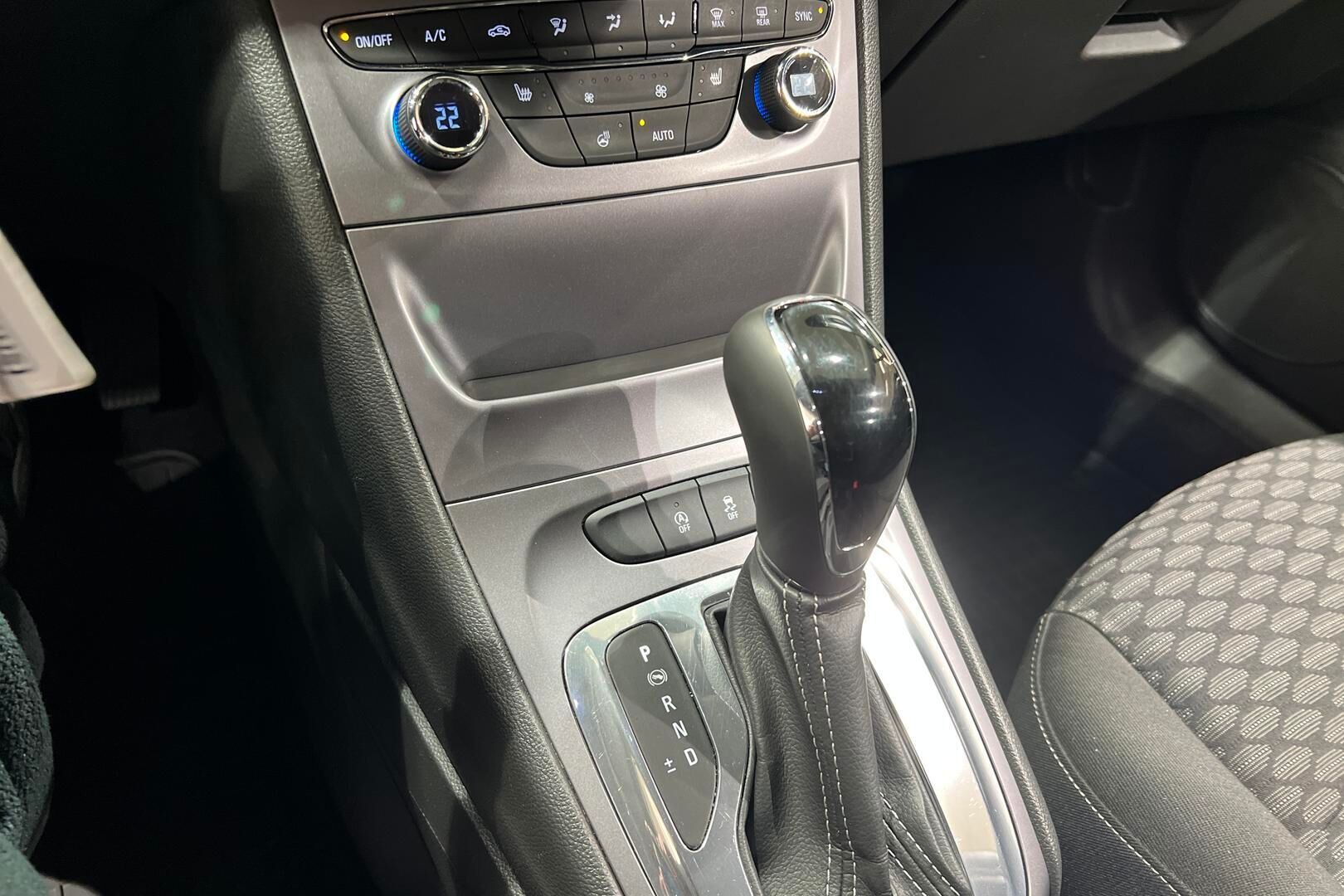 Opel Astra iso kuva 19