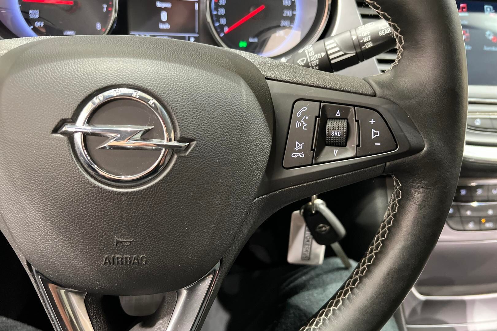 Opel Astra iso kuva 21