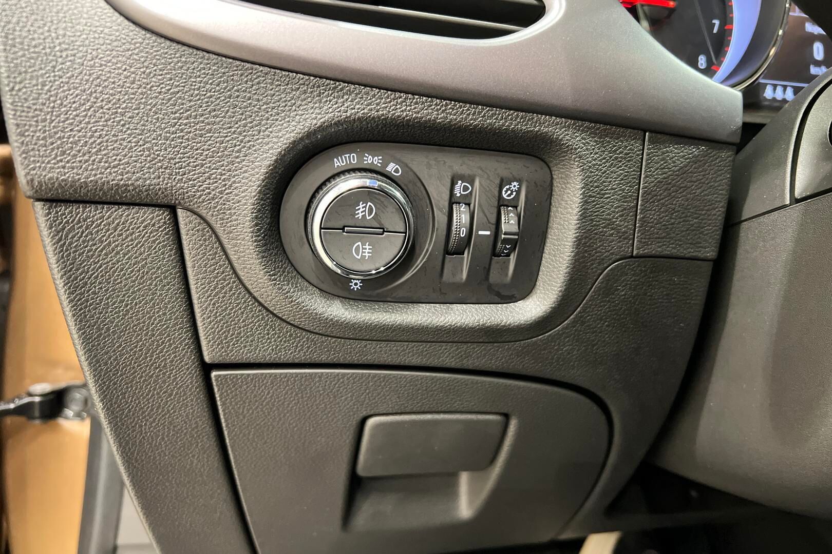 Opel Astra iso kuva 23