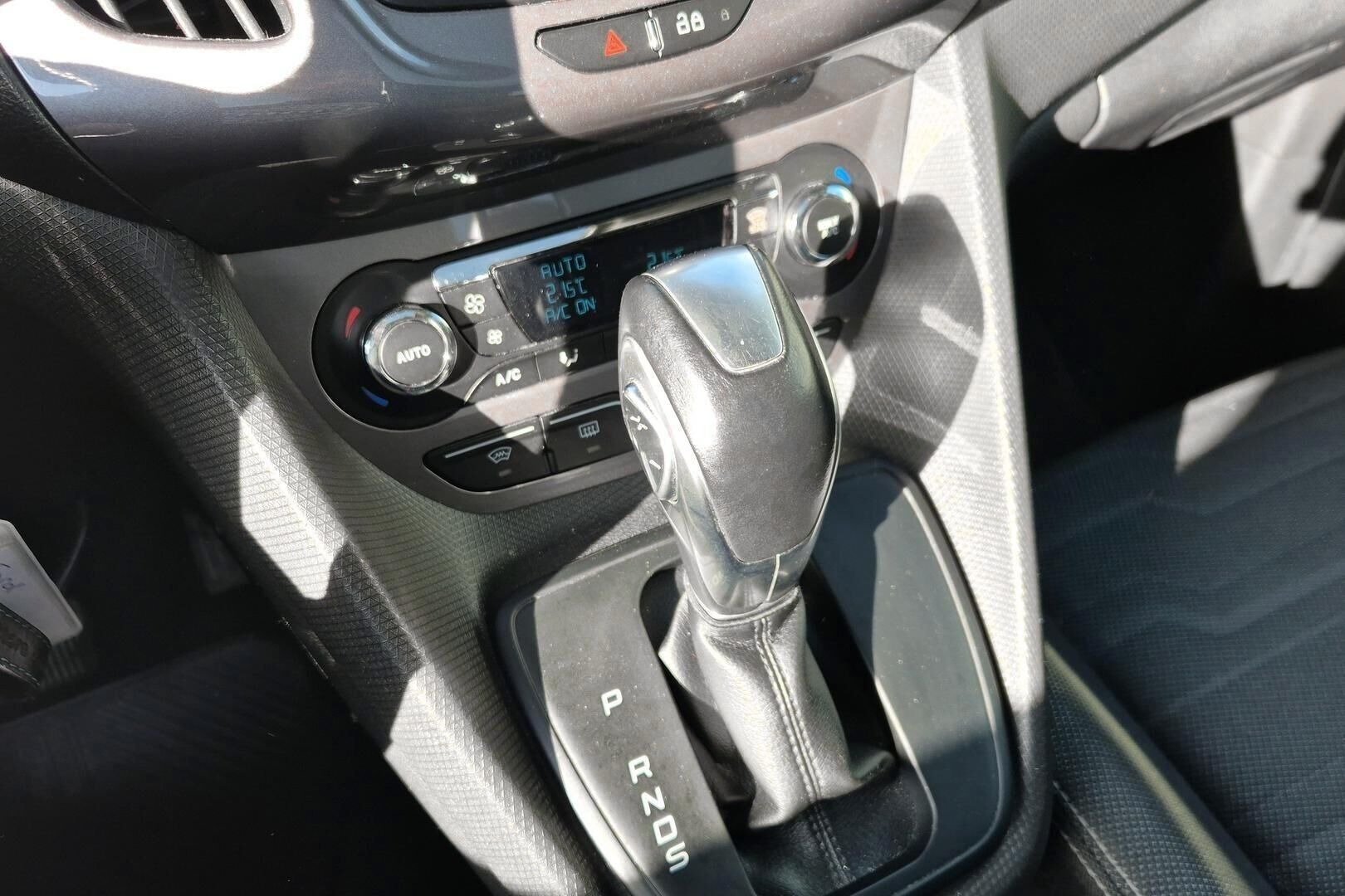 Ford Tourneo Connect iso kuva 17