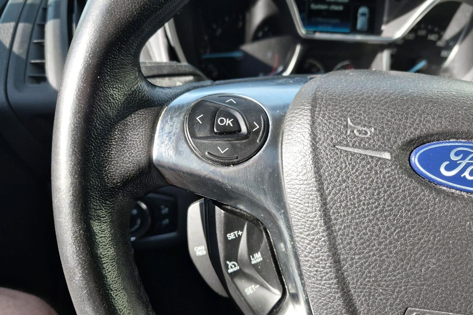 Ford Tourneo Connect iso kuva 19