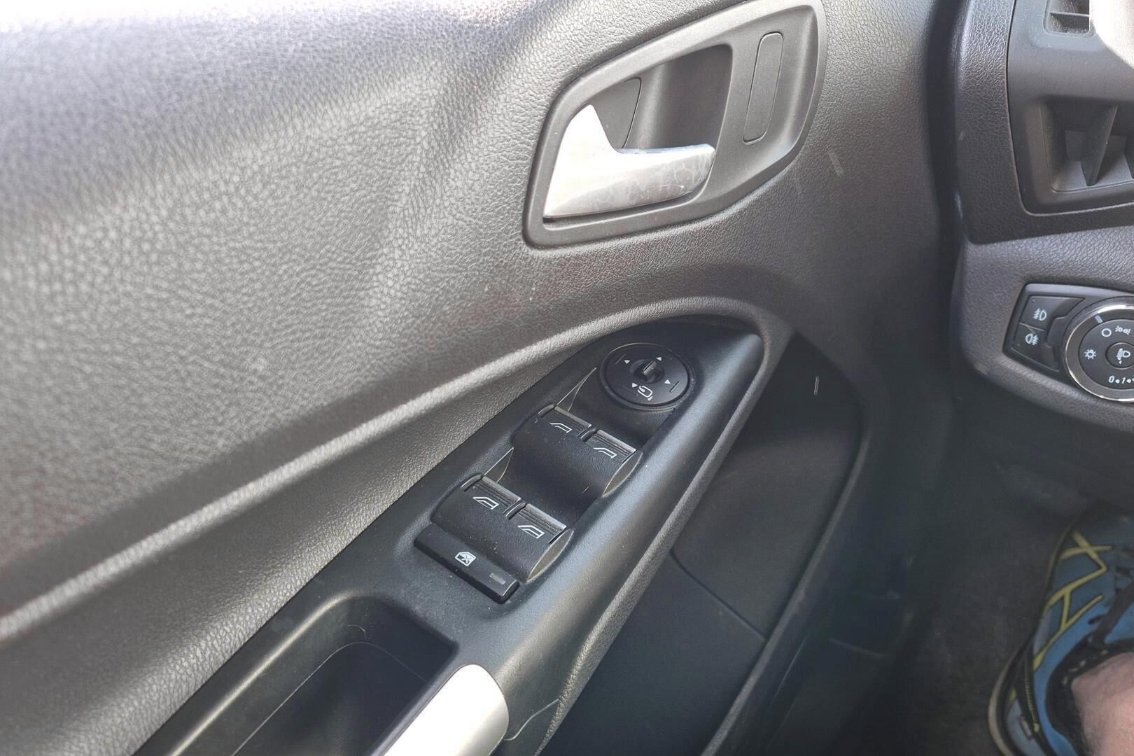 Ford Tourneo Connect iso kuva 20