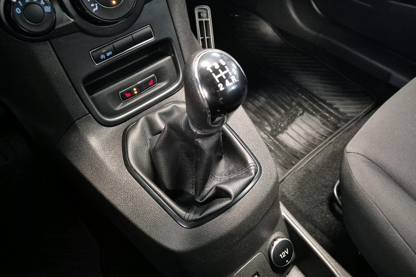 Ford Fiesta iso kuva 17